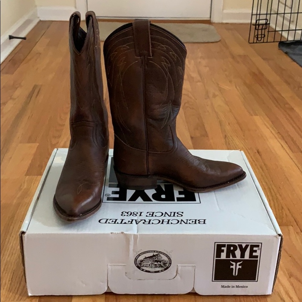 EUC Frye Billy Pull on Cowboy Boot- Dark Brown